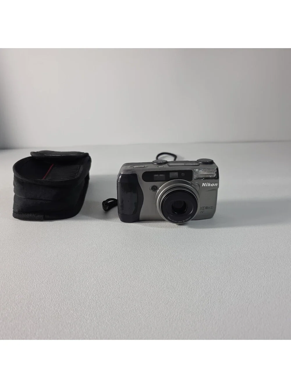 Nikon Zoom 800 AF Point & Shoot 35mm Film Camera w/ 38-130mm lens & Case